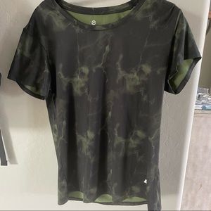 Virus Intl Like New Green/Back Shirt Size Medium